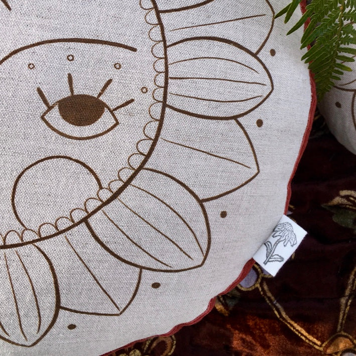 Large Soleil flower linen round cushion