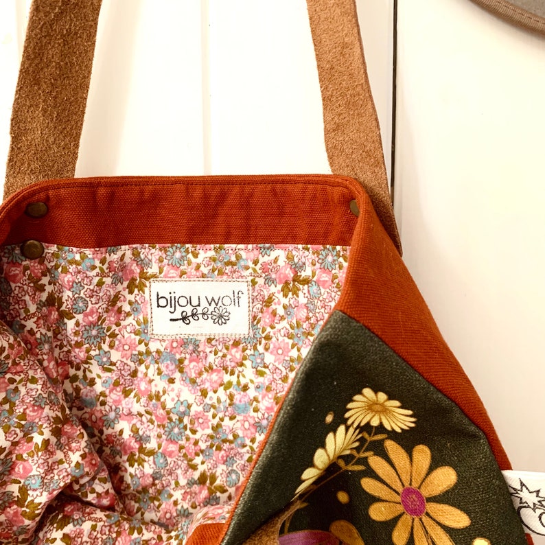 Folk sunflower bag in dark moss
