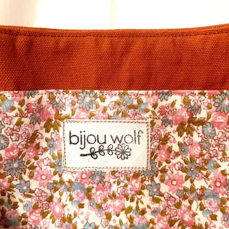 Folk sunflower bag in dark moss