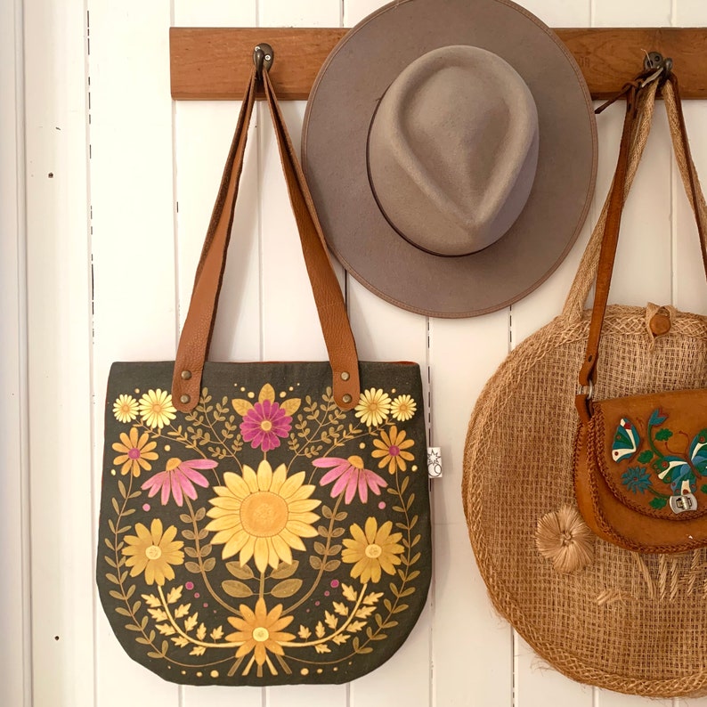 Folk sunflower bag in dark moss