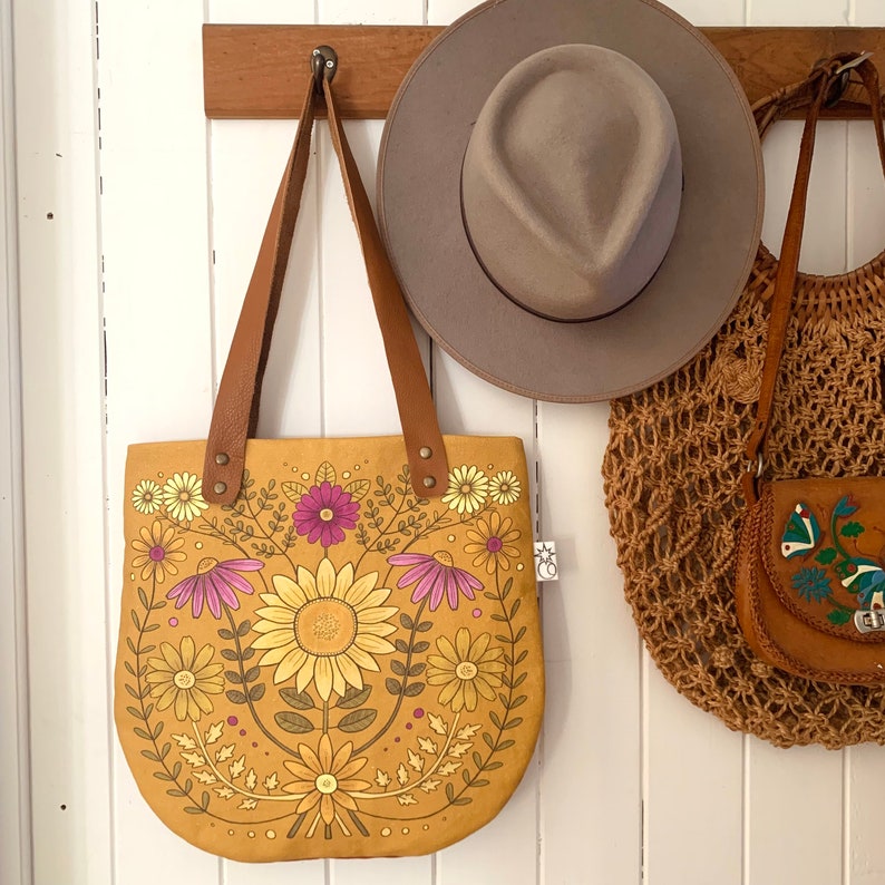Folk sunflower bag in dark moss