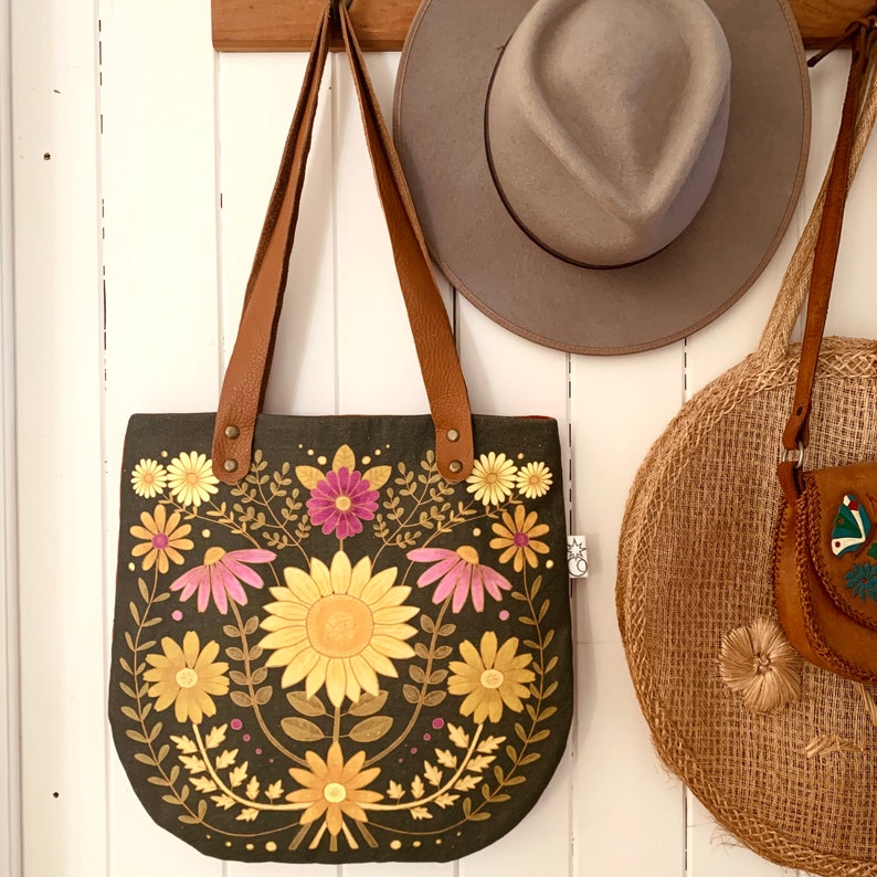 Folk sunflower bag in dark moss