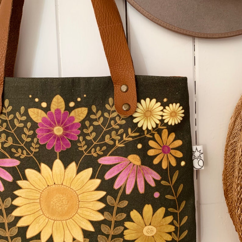Folk sunflower bag in dark moss