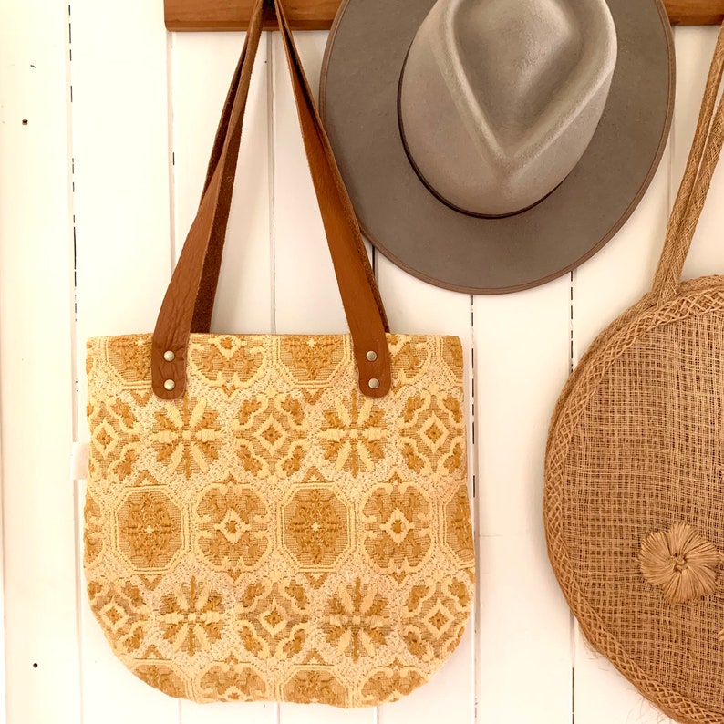 Folk sunflower bag in mustard