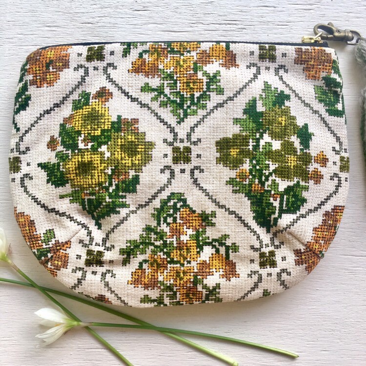 Tapestry vintage fabric daisy print oversize clutch purse
