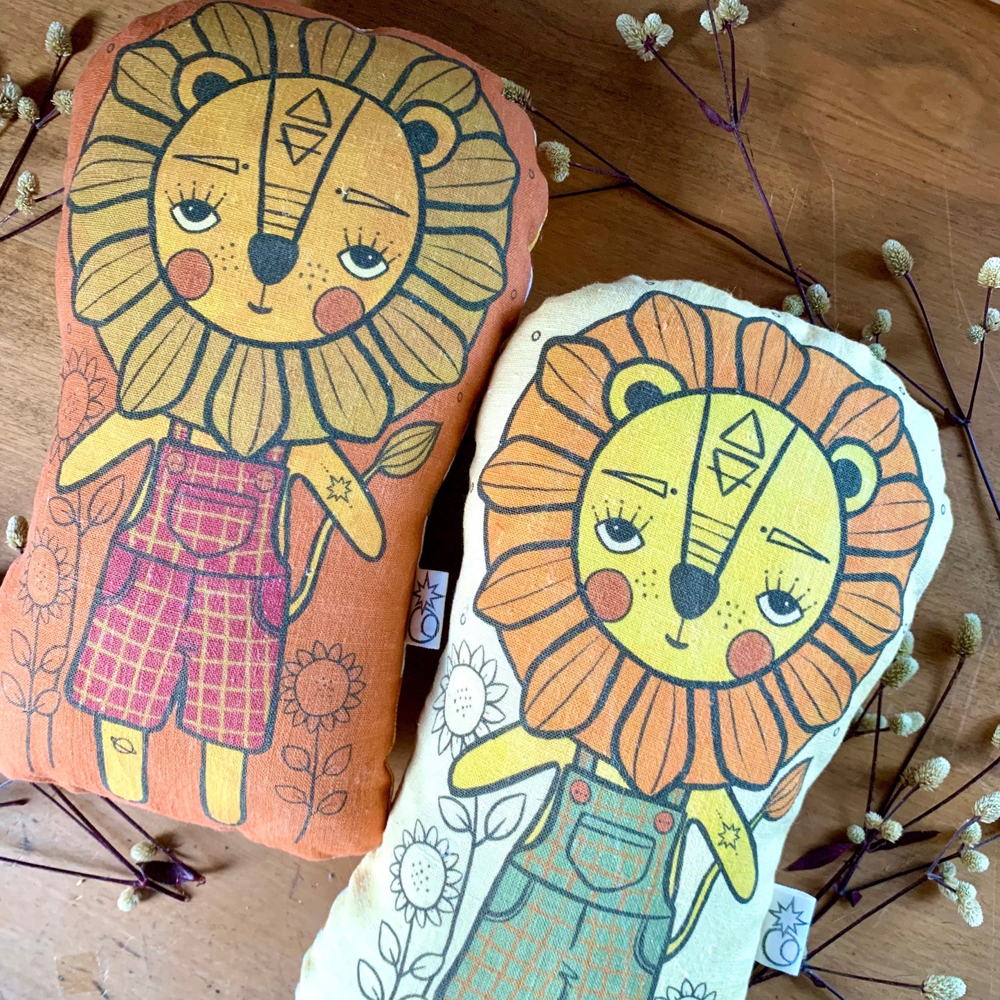 Dandy lion earthy rust linen cushion