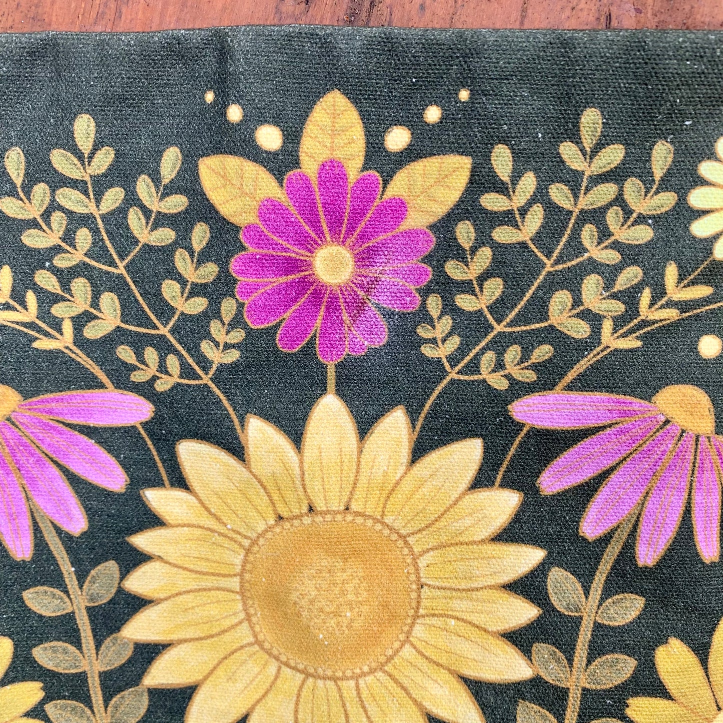 Sunflower bag in dark moss