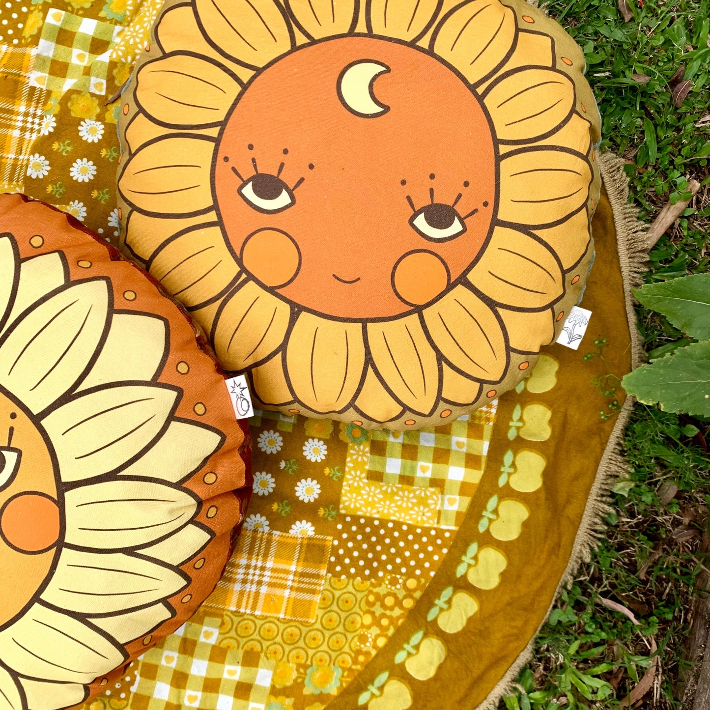 Sunflower face organic canvas round cushion in shade