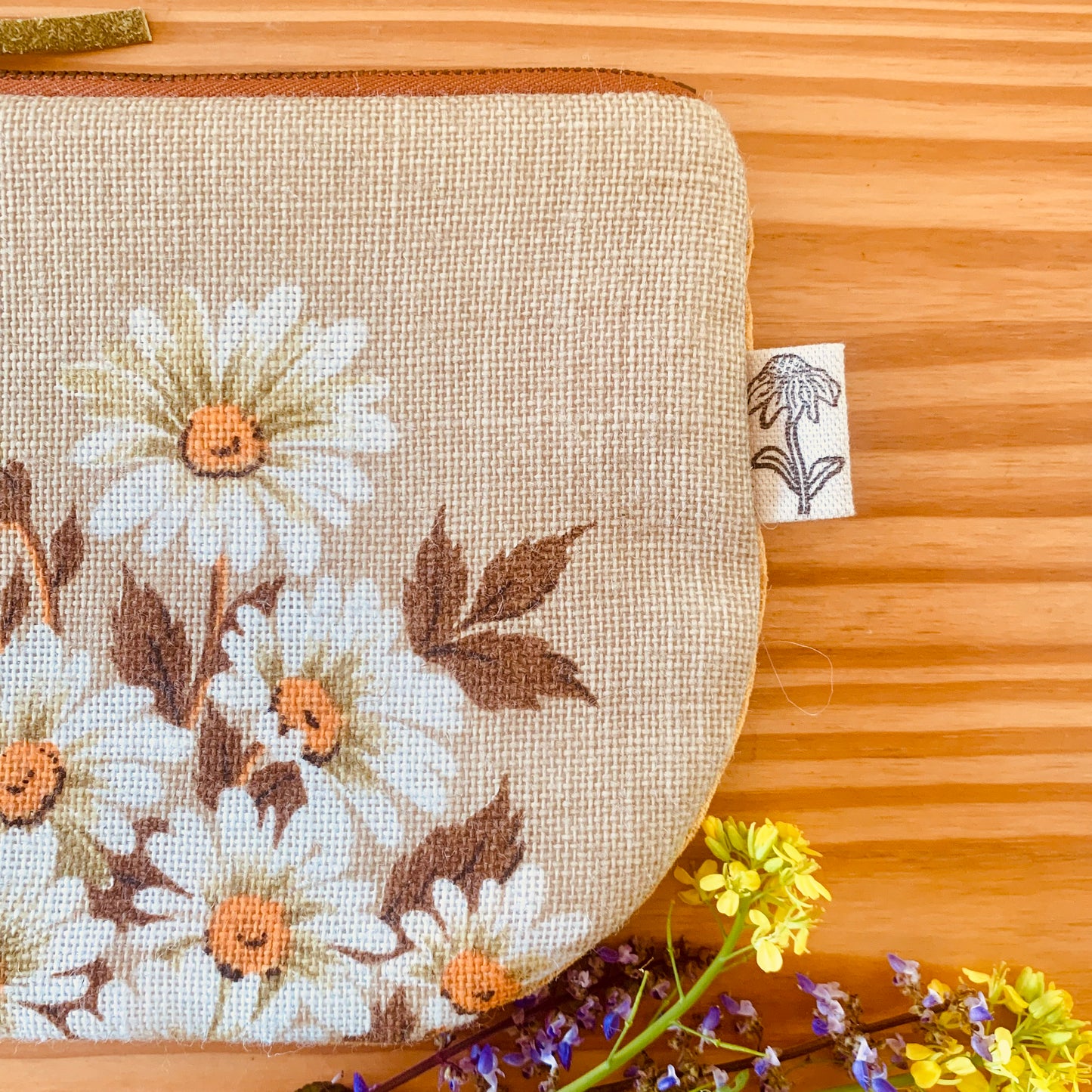 Vintage daisy clutch purse