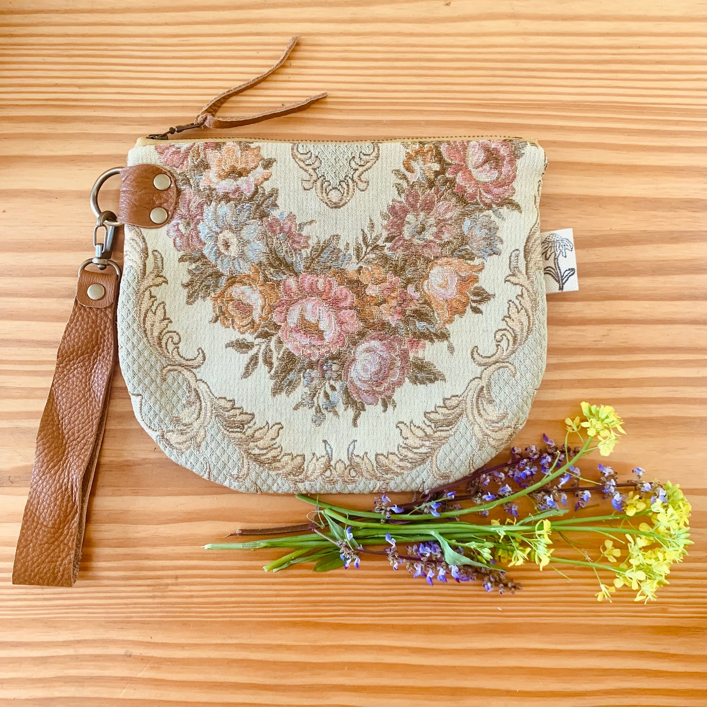 Tooled Leather purse / Mexican leather bag / Hand Tooled Leather Bag/  Mexican Handbag/ Carved Leather/Tooled Purse/ Tooled Flowers